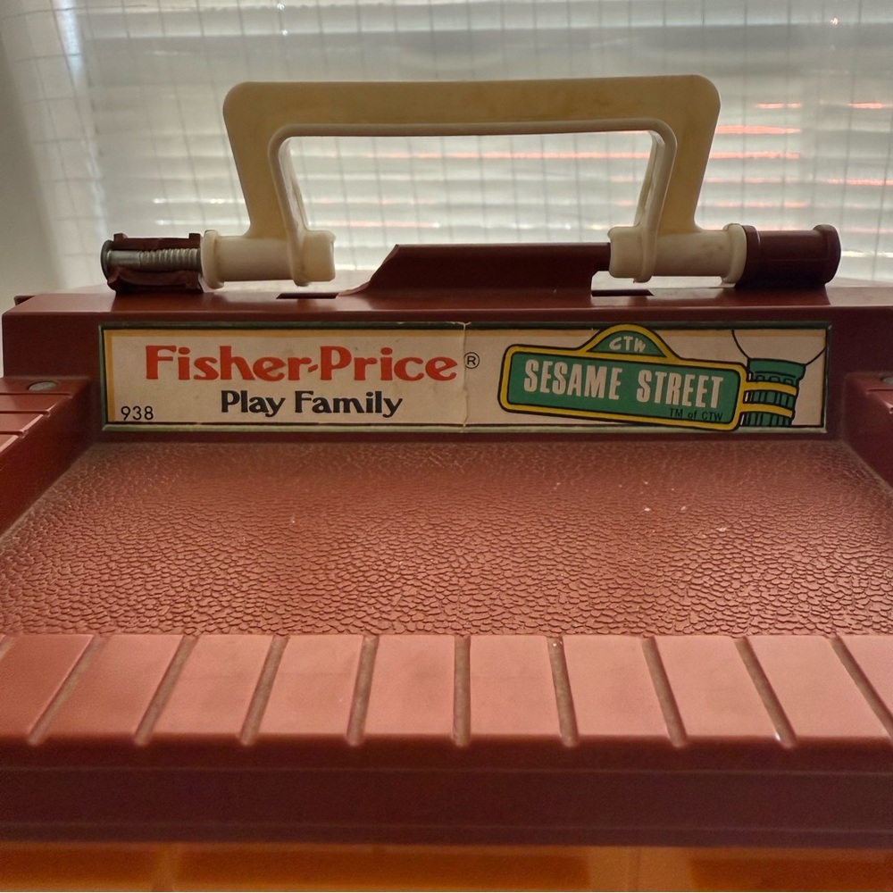 Vintage 1975 Fisher-Price Sesame Street Play Family Folding Dollhouse #938 - Picture 3 of 14